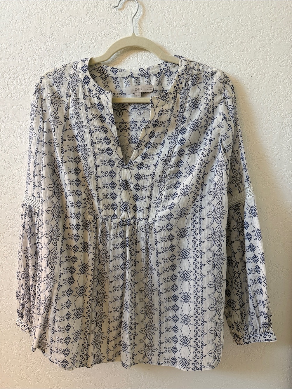 LOFT Women’s White and Navy Printed Peasant Tunic